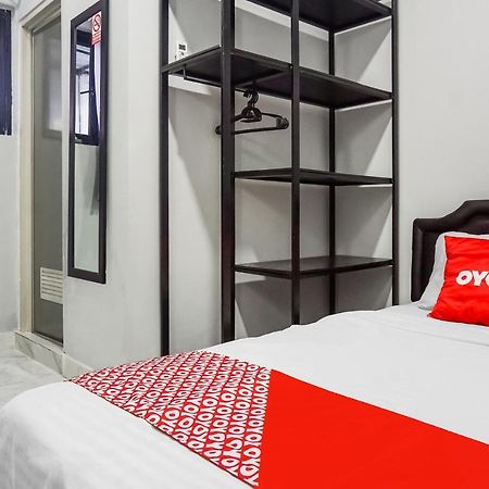 Collection O 91131 New V1 Hotel จาการ์ตา ภายนอก รูปภาพ