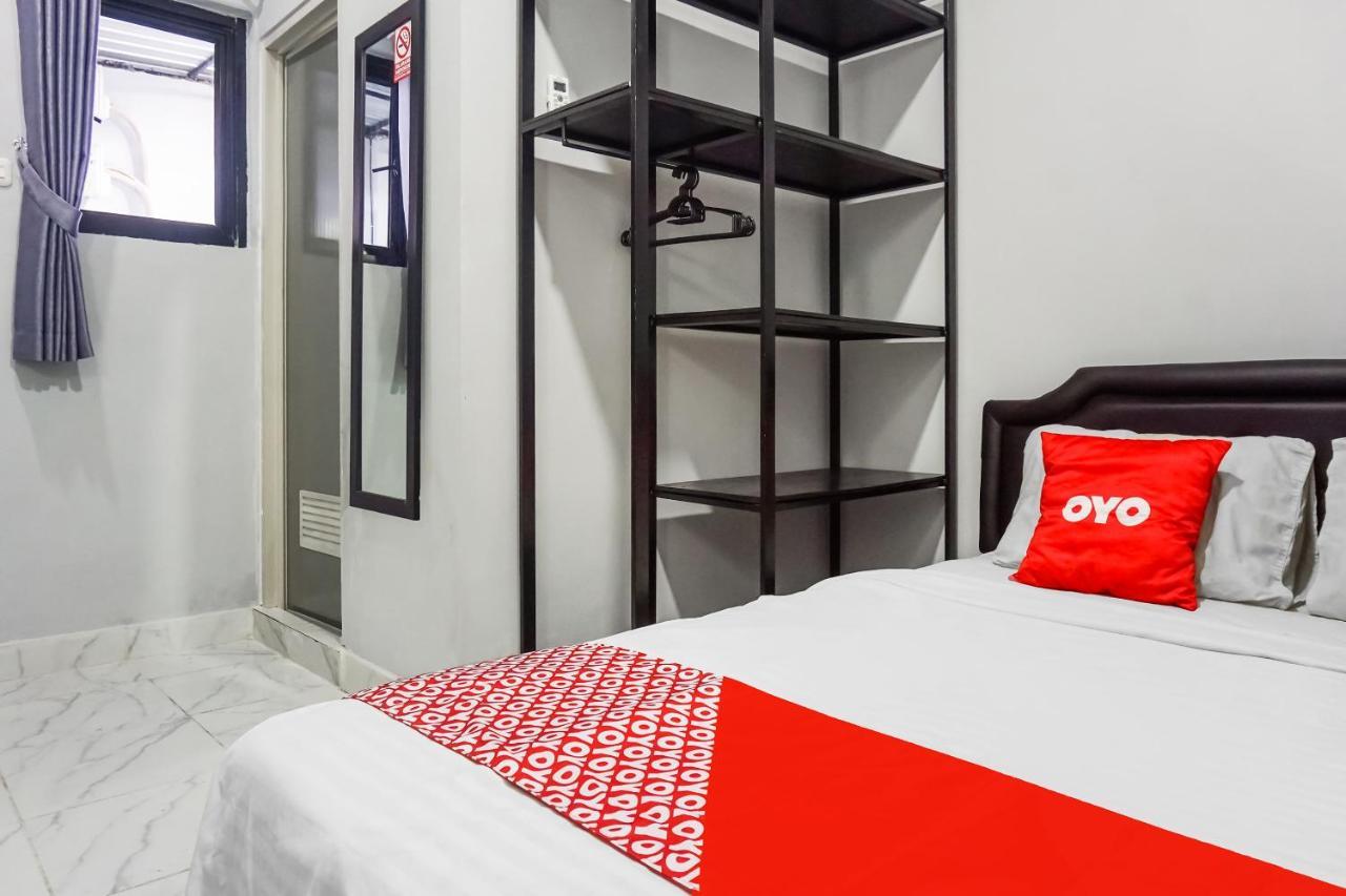 Collection O 91131 New V1 Hotel จาการ์ตา ภายนอก รูปภาพ